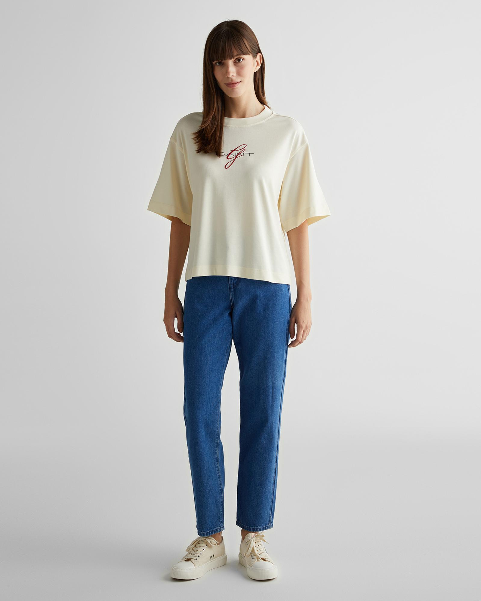 GANT Kadın Krem Relaxed Fit Bisiklet Yaka Logolu T-Shirt